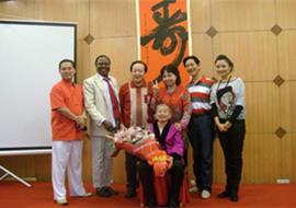 一家老小向前冲