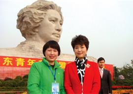 副总经理黄建宏与著名主持人张丹丹