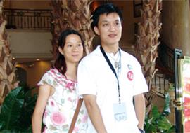 公司员工宋红新与著名主持人李锐